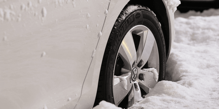 Przygotowanie samochodu do zimy – porady w sprawie opon zimowych i konserwacji pojazdu