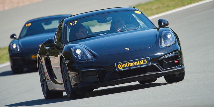 Porsche w czasie testu opony Continental SportContact 6