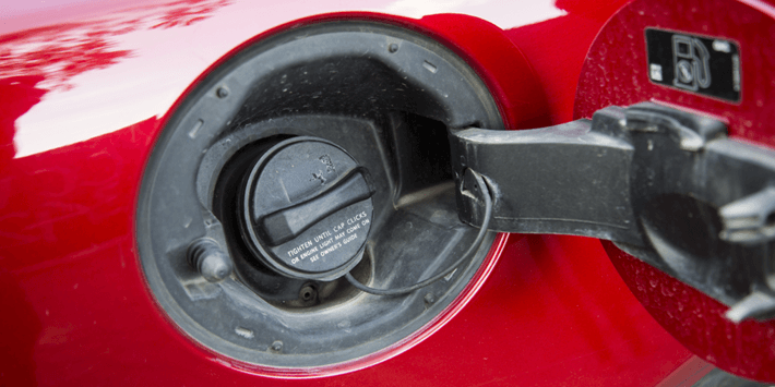Po której stronie samochodu znajduje się wlew paliwa?
