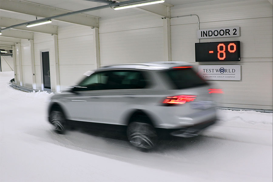 Specjaliści z Auto Bild testują całoroczne opony SUV w fińskim śniegu